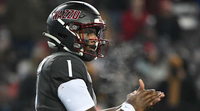 Washington State Cougars quarterback Cameron Ward 